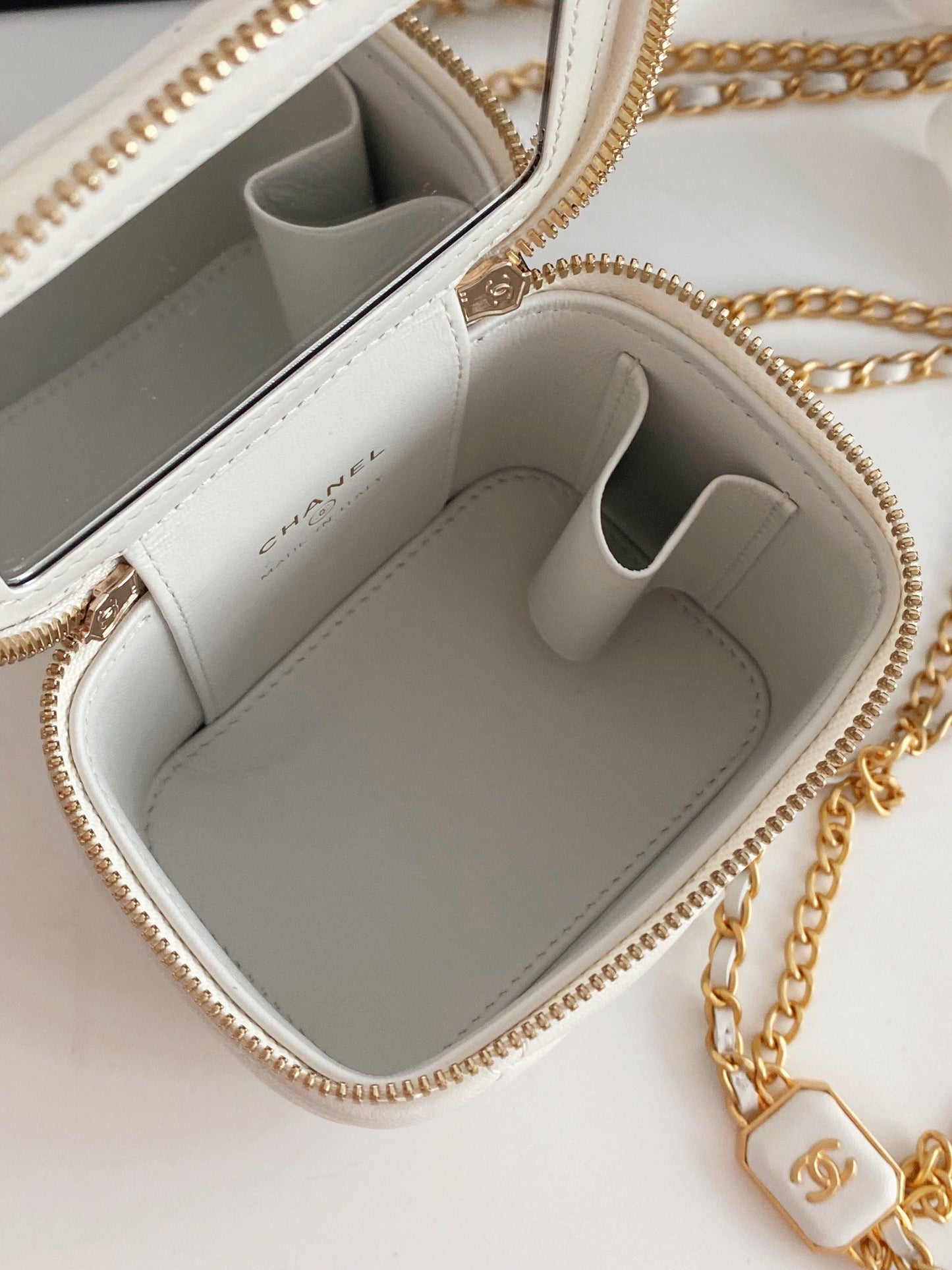 ChanelSmall Vanity With Chain White For Women, Women’s Bags 4.3in/11cm