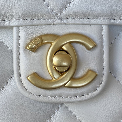 ChanelSmall Floor Pack White For Women, Women’s Bags 7.6in/19.5cm