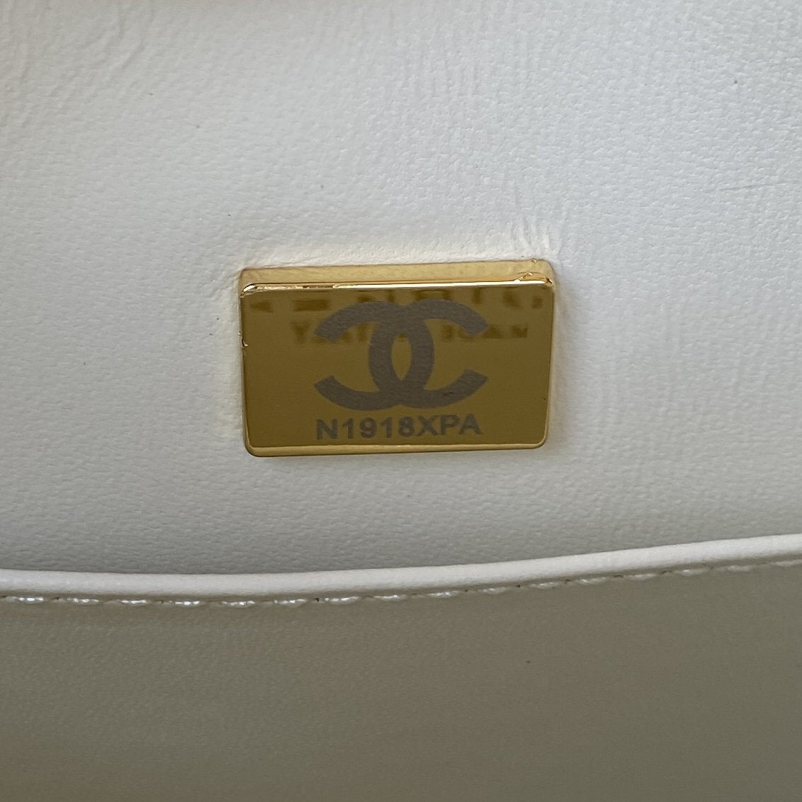 ChanelSmall Floor Pack White For Women, Women’s Bags 7.6in/19.5cm