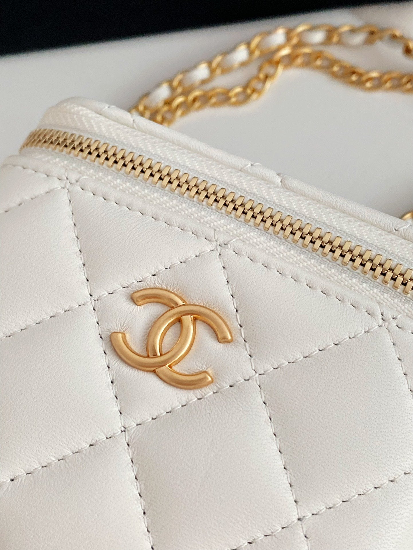 ChanelSmall Vanity With Chain White For Women, Women’s Bags 4.3in/11cm