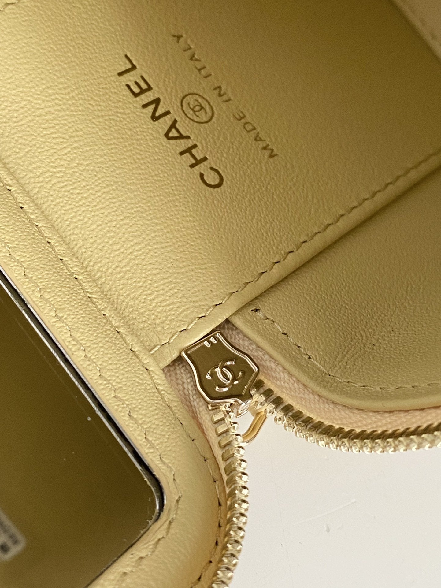 ChanelSmall Vanity With Chain Yellow For Women, Women’s Bags 4.3in/11cm