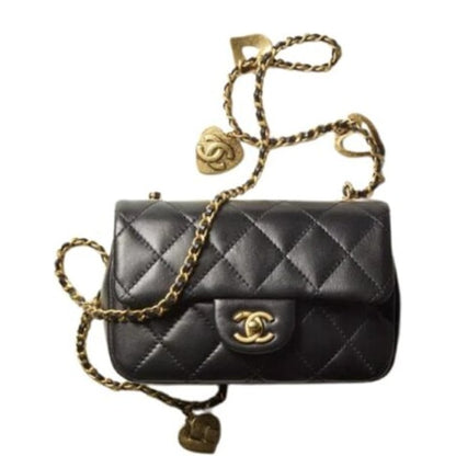 CHL FLAP BAG WITH HEART CC CHARM BLACK 20CM