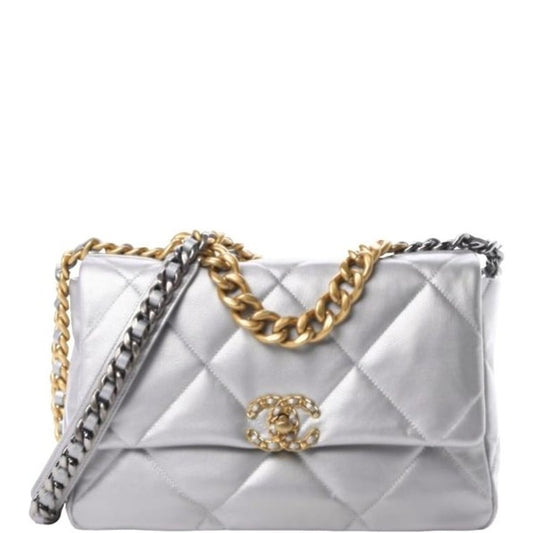 CHL 19 FLAP BAG IN SILVER LAMBSKIN 25CM