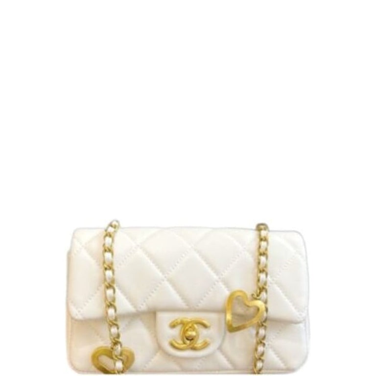 CHL FLAP BAG WITH HEART CC CHARM WHITE 20CM