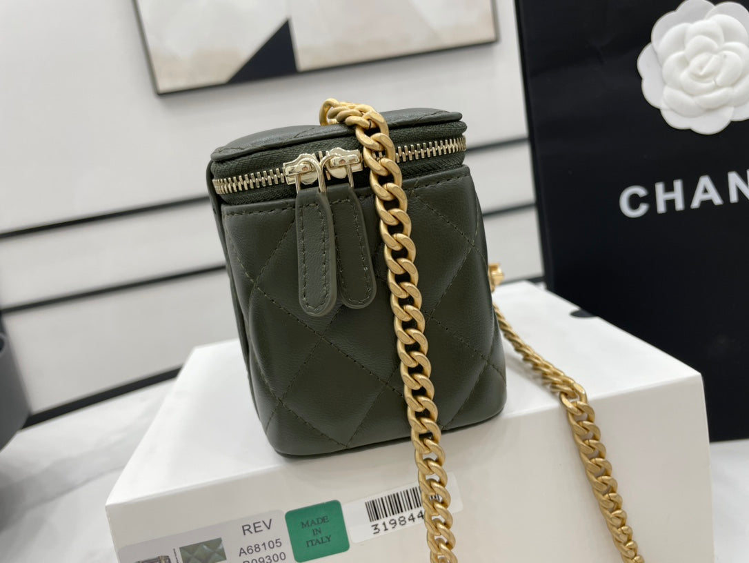 ChanelSmall Vanity Case Emerald Green For Women, Women’s Bags 5.9in/15cm
