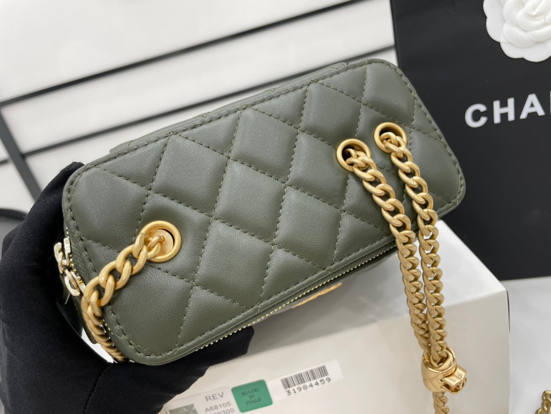 ChanelSmall Vanity Case Emerald Green For Women, Women’s Bags 5.9in/15cm