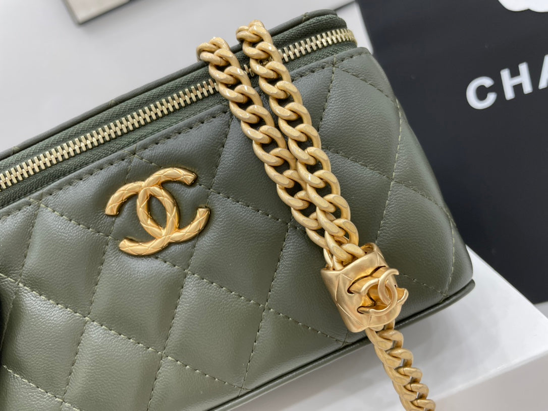 ChanelSmall Vanity Case Emerald Green For Women, Women’s Bags 5.9in/15cm