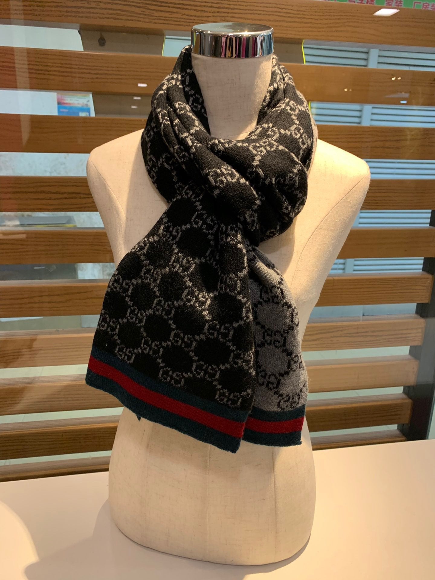 VL - Luxury Edition GCI Scarf 007