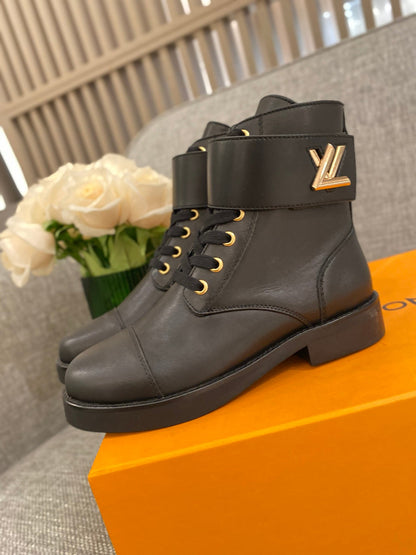 Designer  LUV BOOTS 052