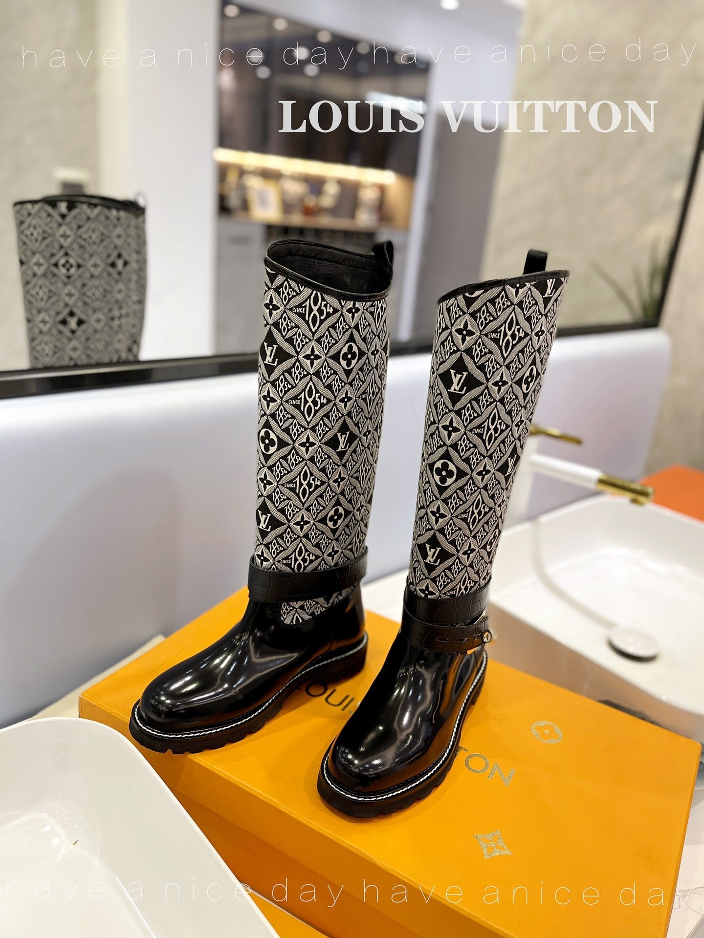 Designer  LUV BOOTS 027