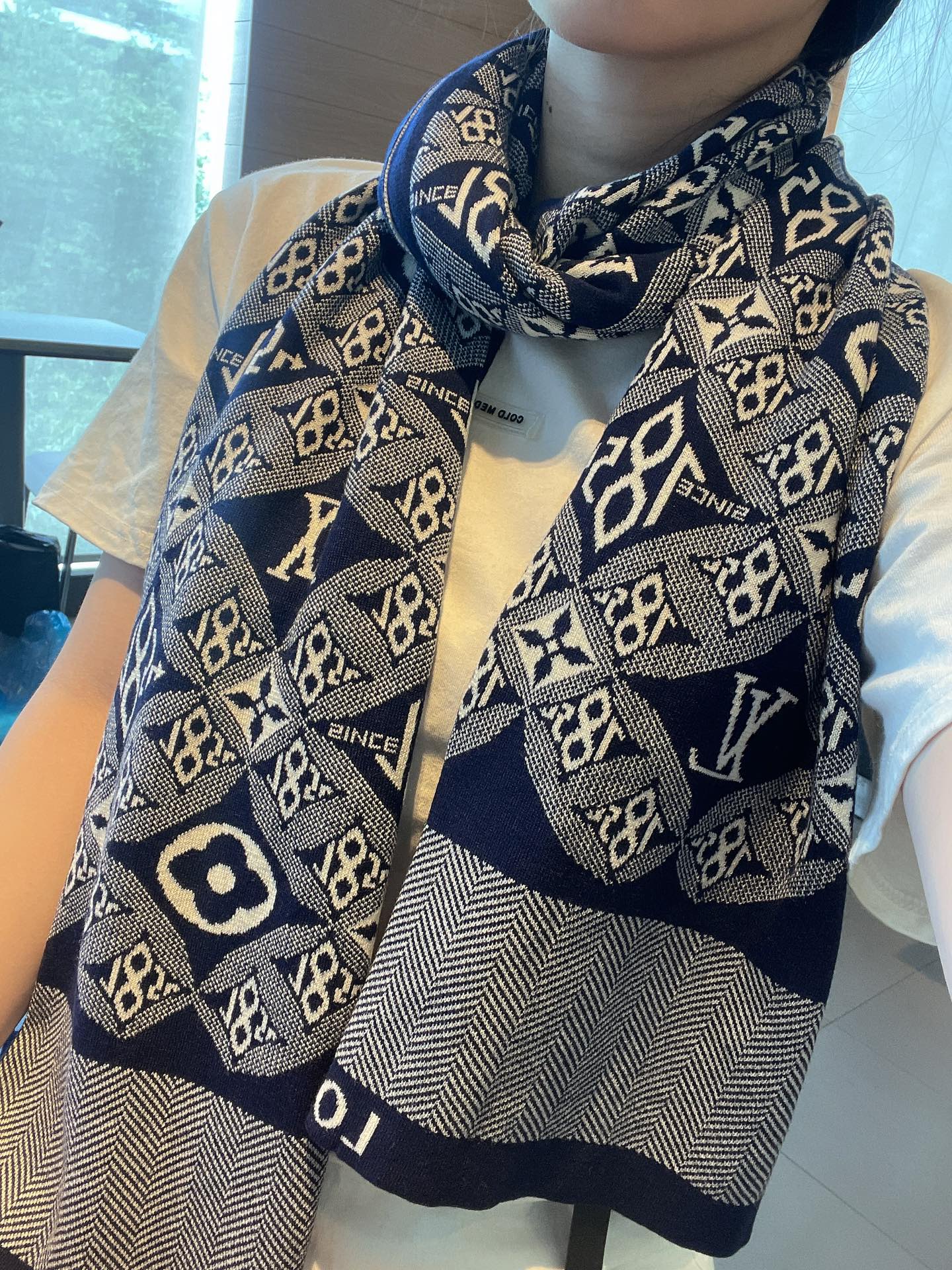 VL - Luxury Edition LUV  Scarf 008