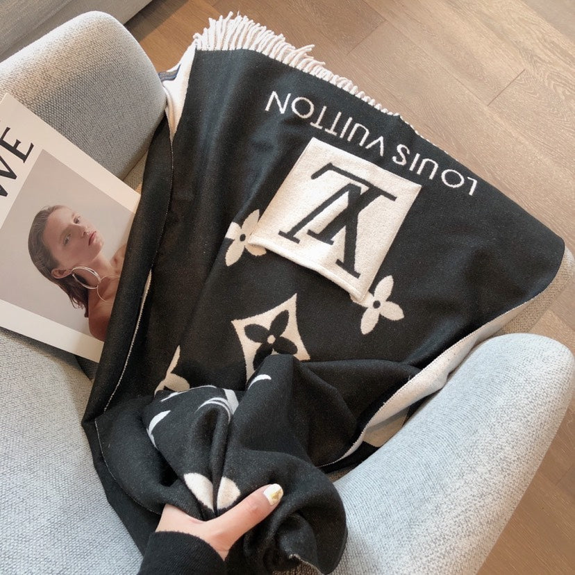 VL - Luxury Edition LUV  Scarf 014