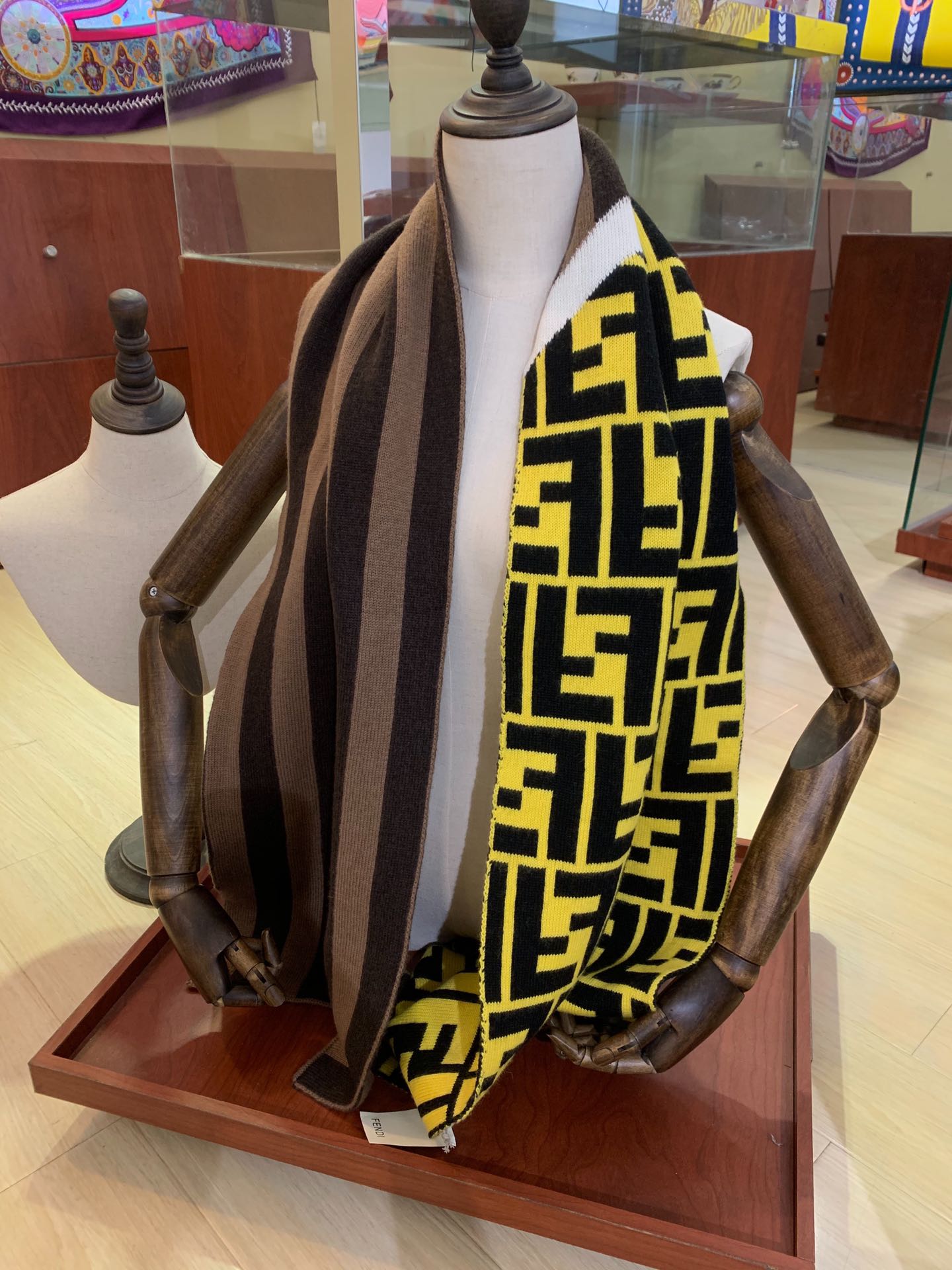 VL - Luxury Edition FEI  Scarf 008