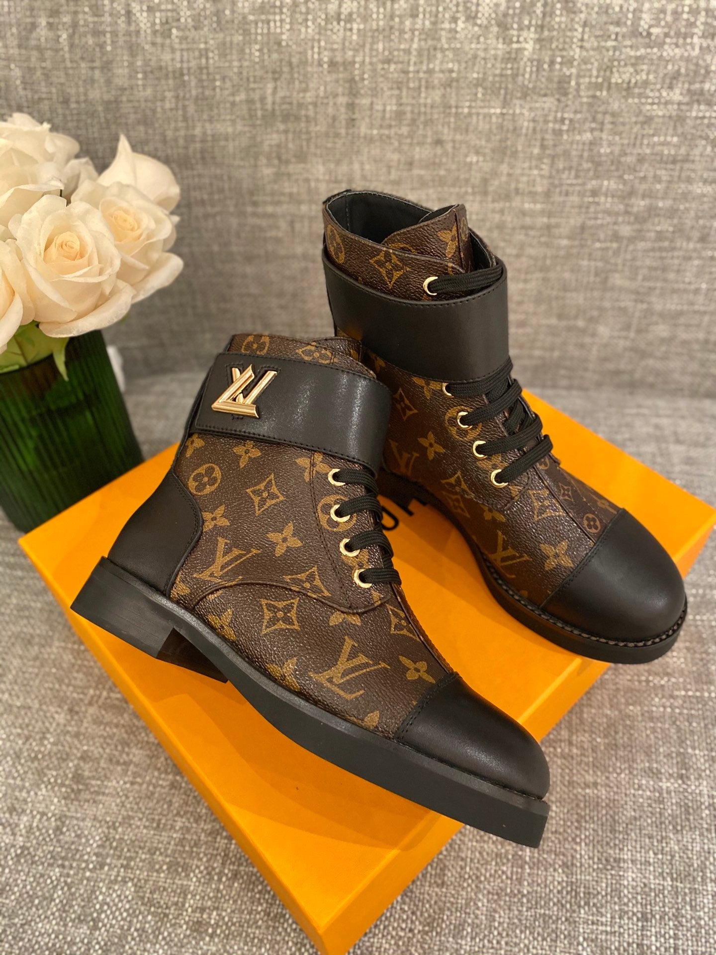 Designer  LUV BOOTS 051