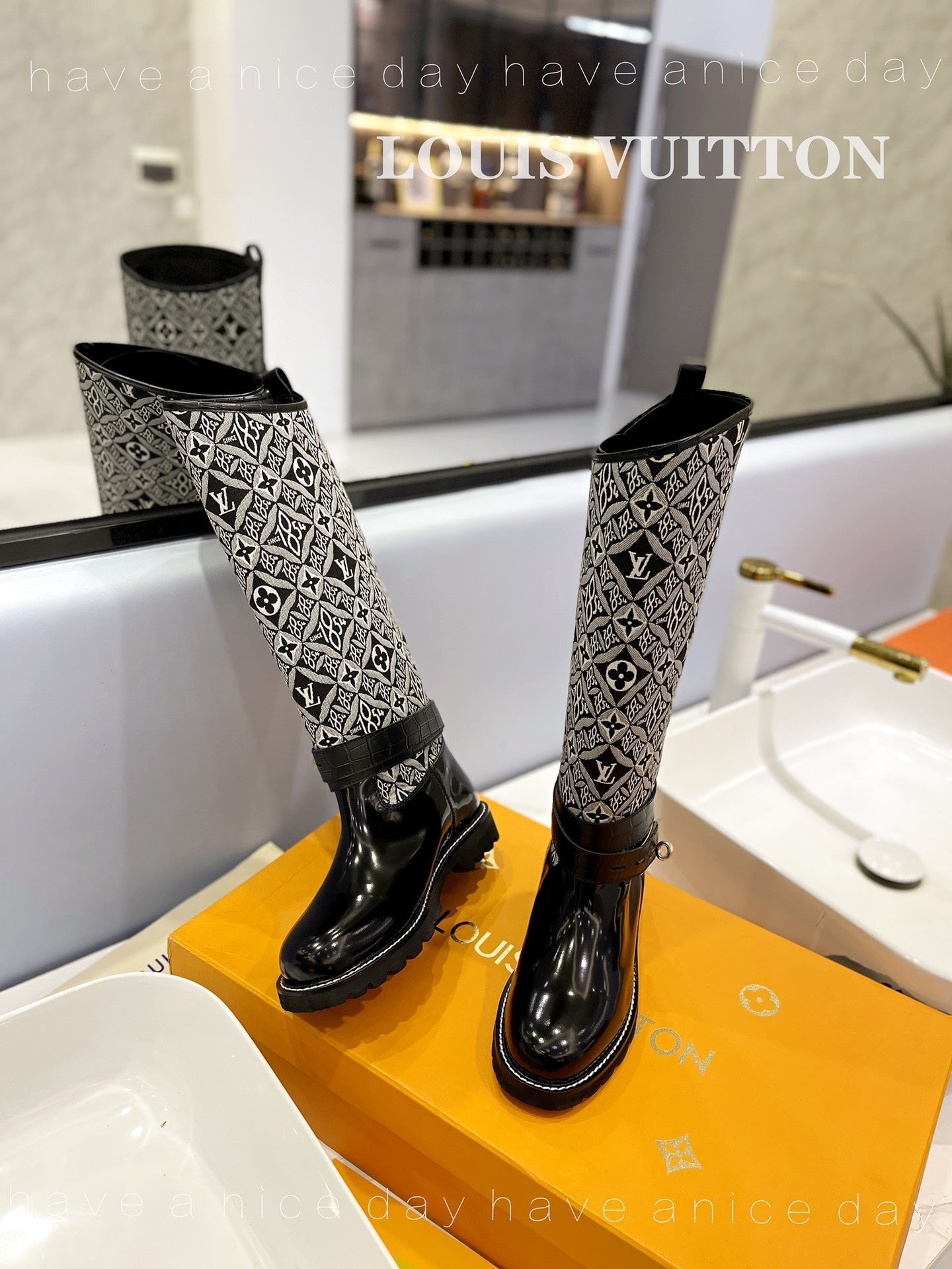 Designer  LUV BOOTS 027