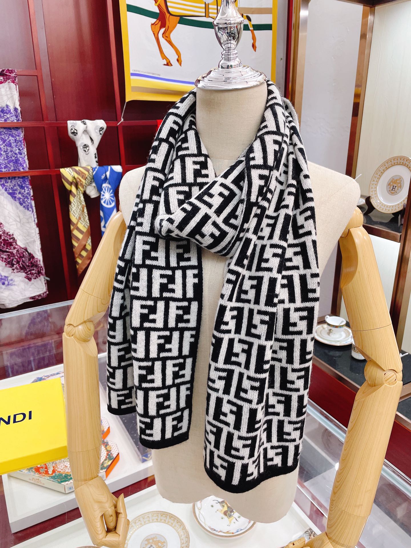 VL - Luxury Edition FEI  Scarf 004