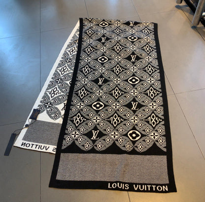 VL - Luxury Edition LUV  Scarf 009