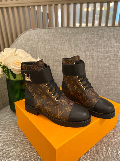 Designer  LUV BOOTS 051